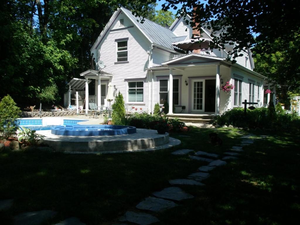 O Bois Dormant B&B Magog Exterior photo